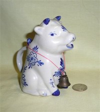 Sitting pudgy Delft cow creamer