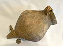 Rhyton pot 