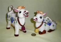 UCAGCO cow creamer and sugar wi9th flowers