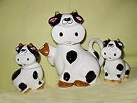 Flat faced cow teapot set with cups and saucers